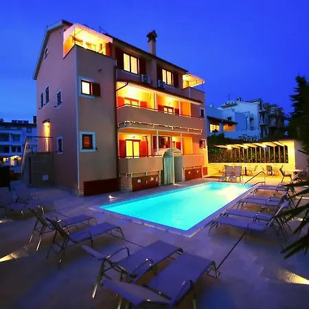 Zdjelar Apartment *