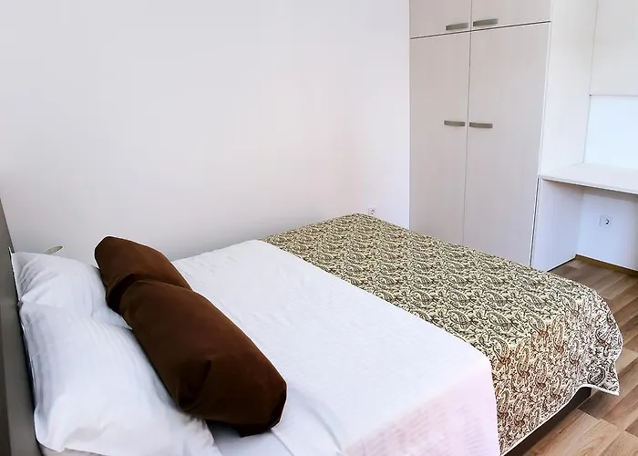Apartments Zdjelar