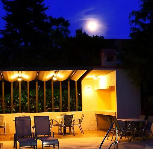 Apartments Zdjelar