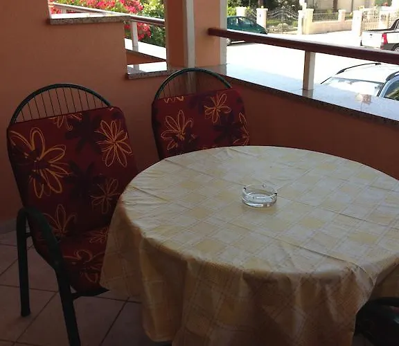 アパート Zdjelar ポレッチ