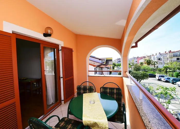 Zdjelar アパート ポレッチ