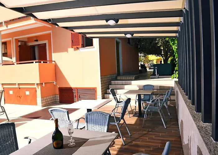 Zdjelar アパート ポレッチ